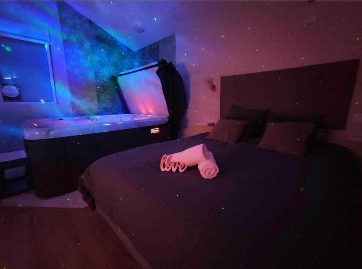 Le Cocoon D'Emy Bed and Breakfast Louvetot Eksteriør billede
