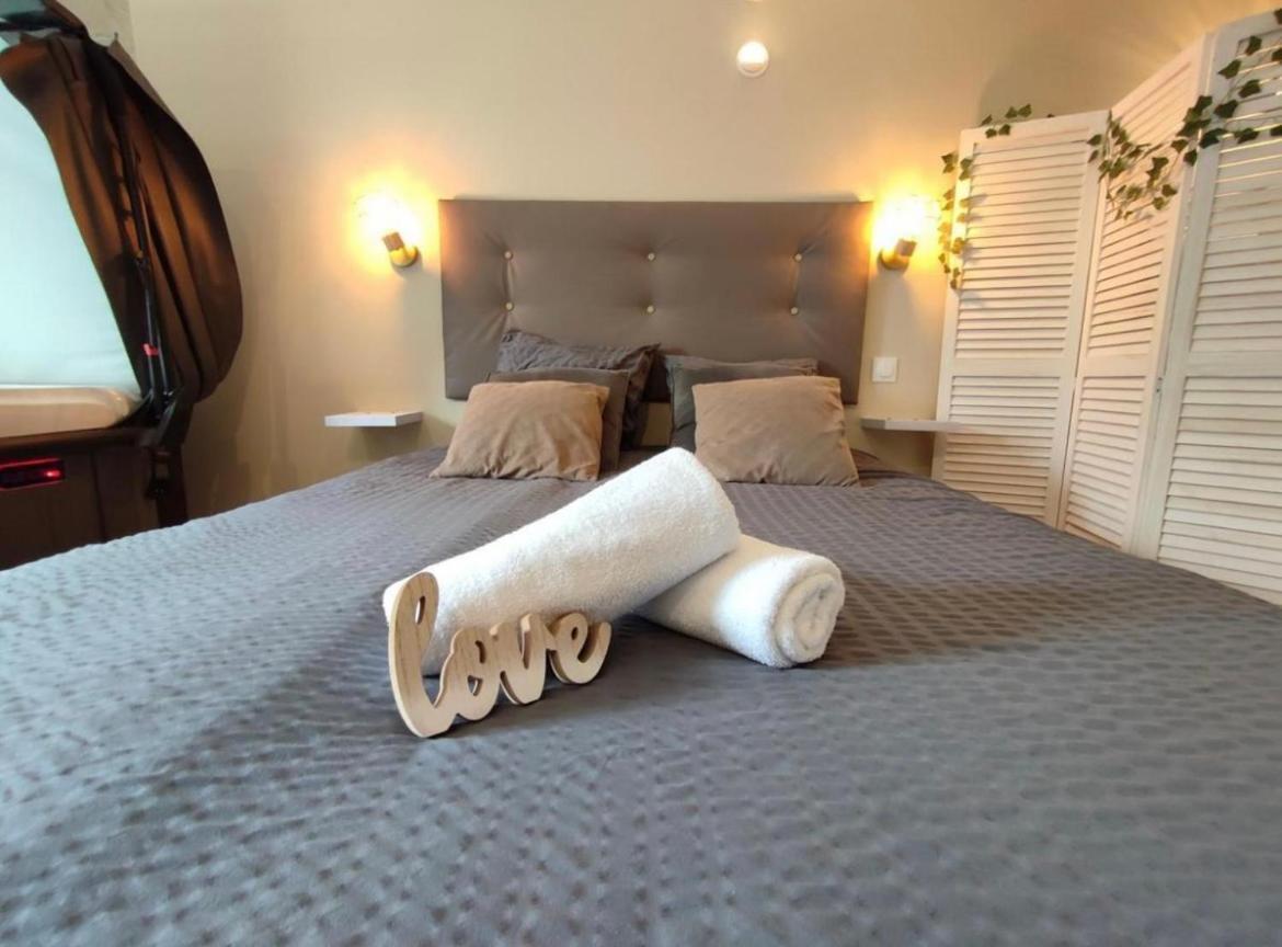 Le Cocoon D'Emy Bed and Breakfast Louvetot Eksteriør billede
